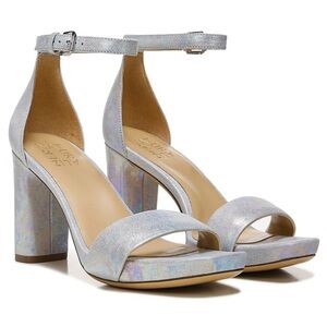 Naturalizer Women’s Joy Dress Sandal in Light Grey Leather